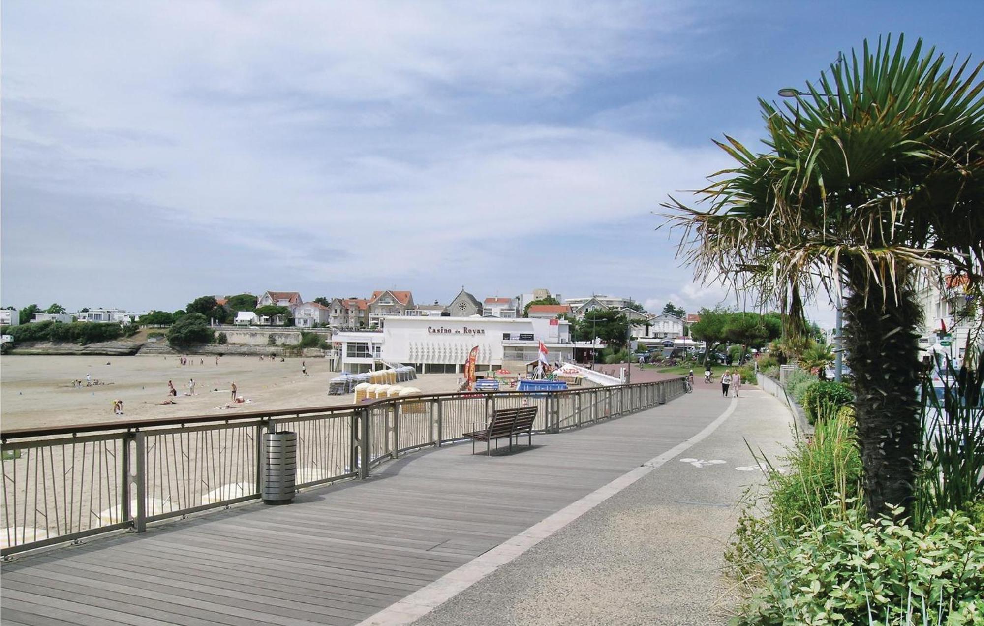 Gorgeous Apartment In Royan With Kitchen מראה חיצוני תמונה