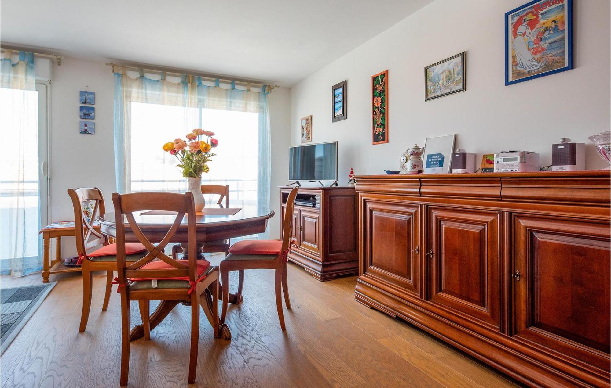 Gorgeous Apartment In Royan With Kitchen מראה חיצוני תמונה